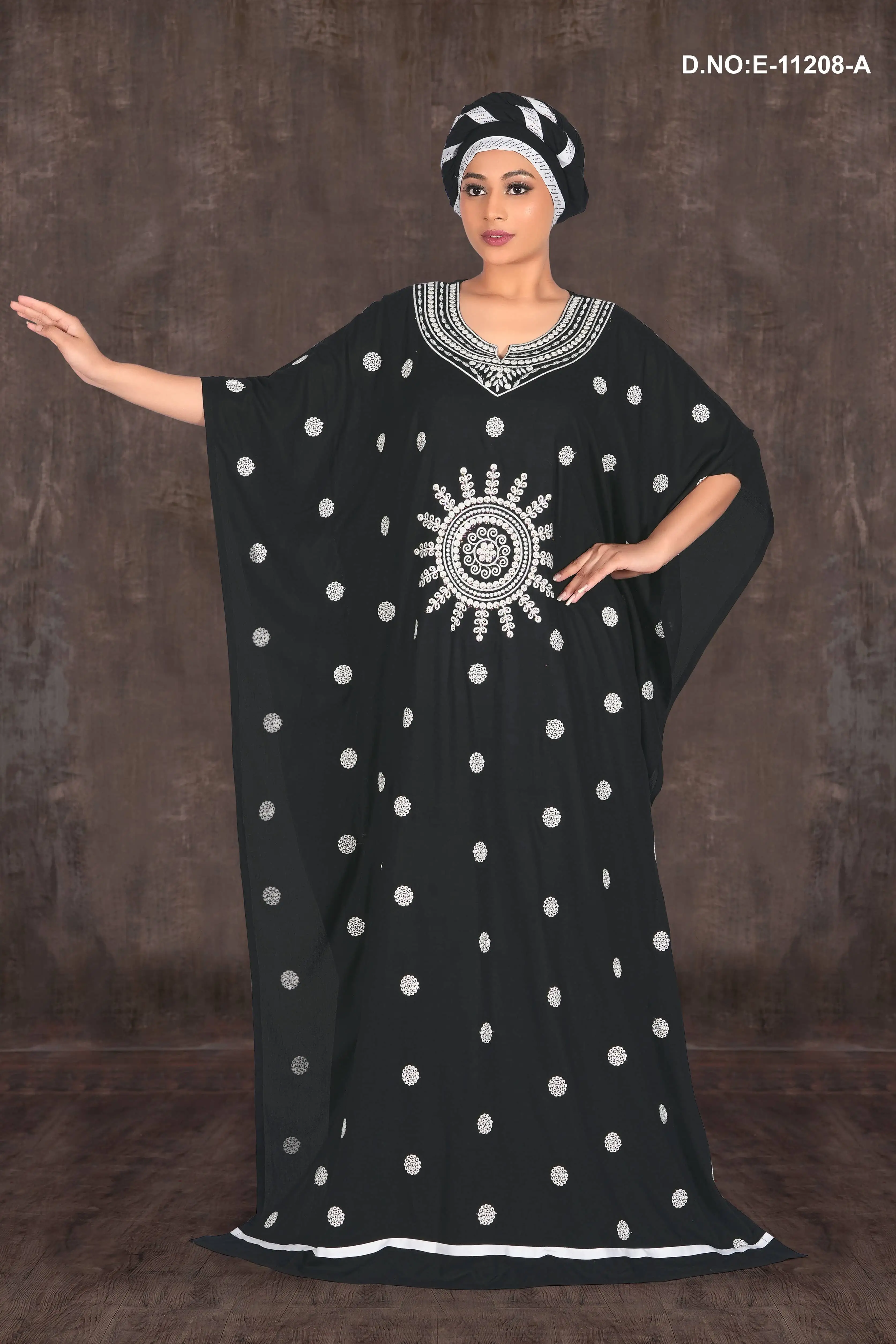 Embellished Farasha with Central Motif